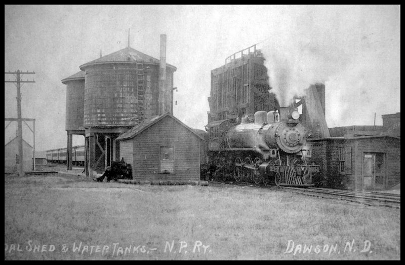 Copy of Tara869.JPG - c. 1945 Dawson, ND: home of Mathias and Laura Zeltinger: coal shed and water tank.